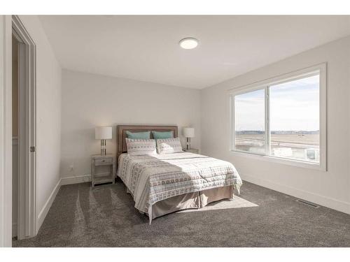 79 Blackwolf Pass North, Lethbridge, AB - Indoor Photo Showing Bedroom