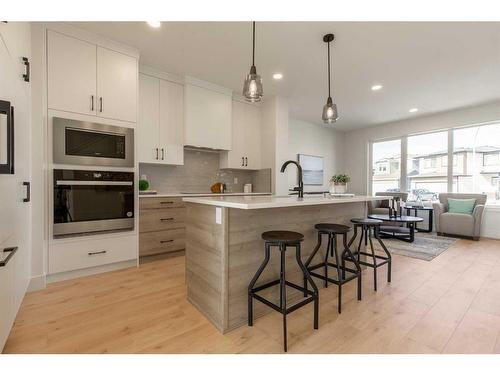 79 Blackwolf Pass North, Lethbridge, AB - Indoor Photo Showing Kitchen With Upgraded Kitchen