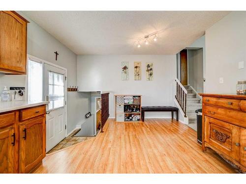 30 Purdue Court West, Lethbridge, AB - Indoor Photo Showing Kitchen