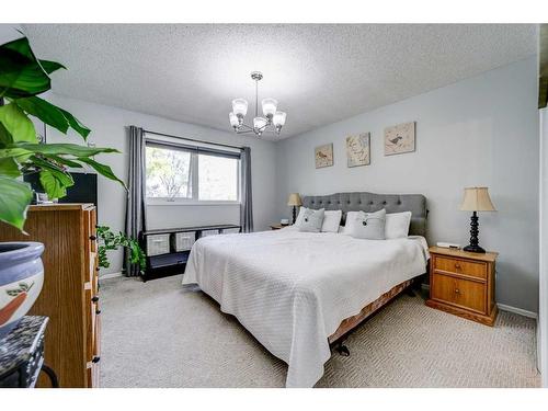 30 Purdue Court West, Lethbridge, AB - Indoor Photo Showing Bedroom