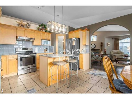 51 Sunrise Circle Sw, Medicine Hat, AB - Indoor Photo Showing Kitchen