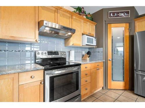 51 Sunrise Circle Sw, Medicine Hat, AB - Indoor Photo Showing Kitchen