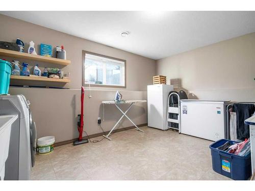 51 Sunrise Circle Sw, Medicine Hat, AB - Indoor Photo Showing Laundry Room