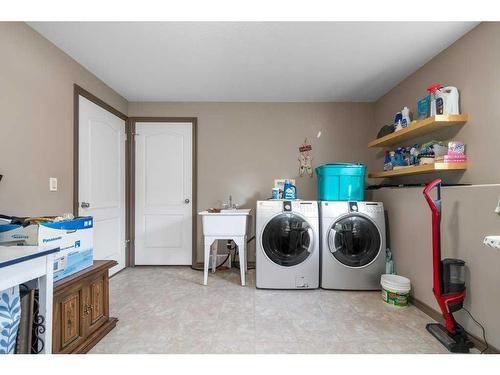 51 Sunrise Circle Sw, Medicine Hat, AB - Indoor Photo Showing Laundry Room