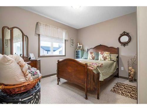 51 Sunrise Circle Sw, Medicine Hat, AB - Indoor Photo Showing Bedroom