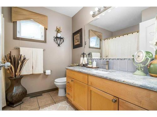 51 Sunrise Circle Sw, Medicine Hat, AB - Indoor Photo Showing Bathroom