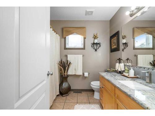 51 Sunrise Circle Sw, Medicine Hat, AB - Indoor Photo Showing Bathroom