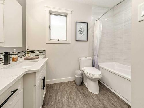 87 Tudor Crescent South, Lethbridge, AB - Indoor Photo Showing Bathroom