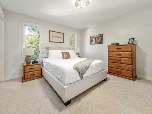 87 Tudor Crescent South, Lethbridge, AB - Indoor Photo Showing Bedroom