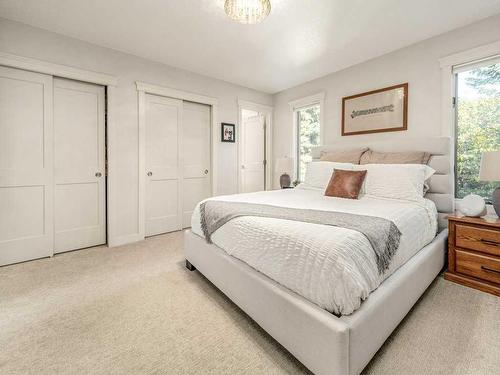 87 Tudor Crescent South, Lethbridge, AB - Indoor Photo Showing Bedroom