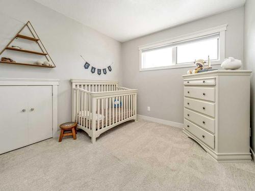 87 Tudor Crescent South, Lethbridge, AB - Indoor Photo Showing Bedroom