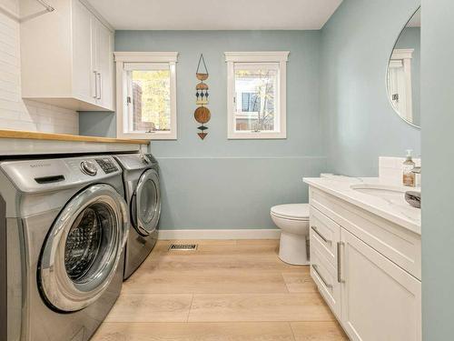 87 Tudor Crescent South, Lethbridge, AB - Indoor Photo Showing Laundry Room