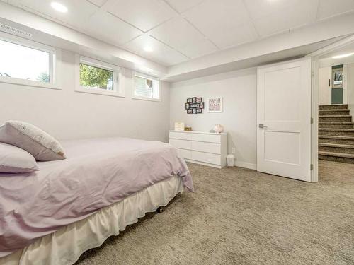 87 Tudor Crescent South, Lethbridge, AB - Indoor Photo Showing Bedroom