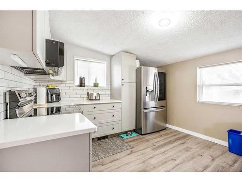 1267 9 Avenue North, Lethbridge, AB - Indoor Photo Showing Kitchen