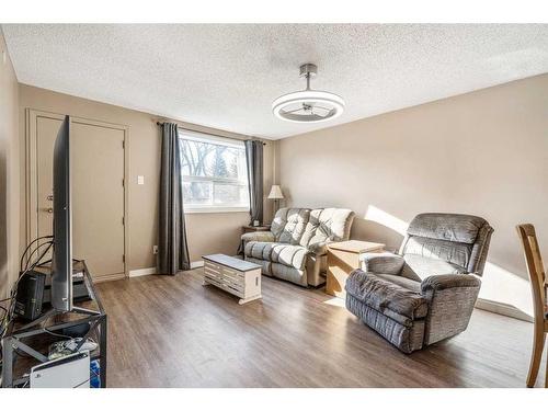 1267 9 Avenue North, Lethbridge, AB - Indoor Photo Showing Living Room