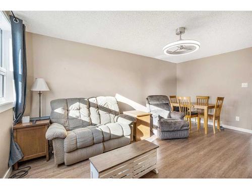 1267 9 Avenue North, Lethbridge, AB - Indoor Photo Showing Living Room