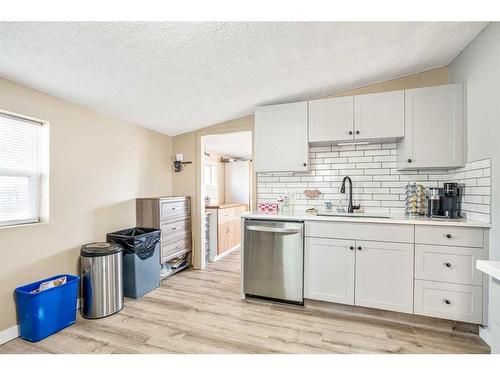 1267 9 Avenue North, Lethbridge, AB - Indoor Photo Showing Kitchen