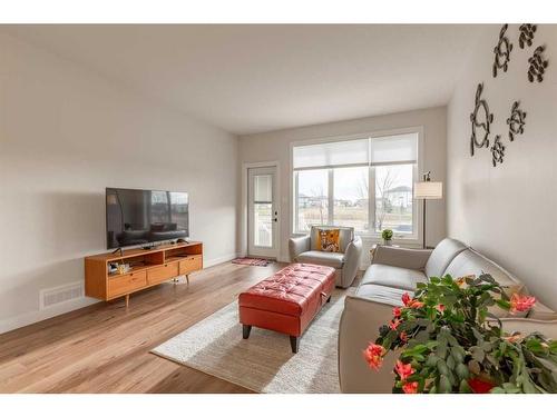 4-10 Riverford Close West, Lethbridge, AB - Indoor Photo Showing Living Room