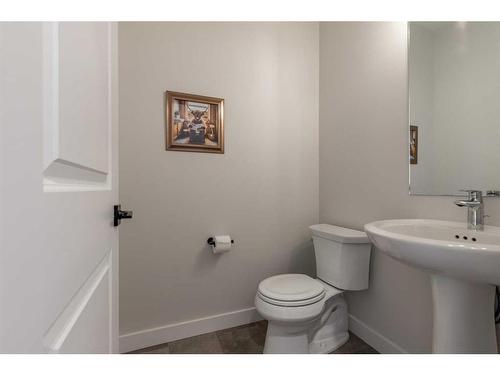 4-10 Riverford Close West, Lethbridge, AB - Indoor Photo Showing Bathroom