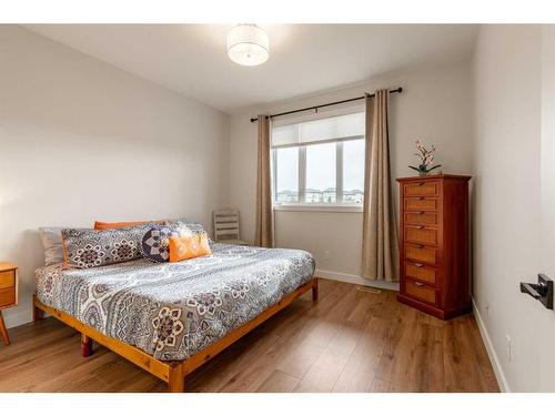 4-10 Riverford Close West, Lethbridge, AB - Indoor Photo Showing Bedroom