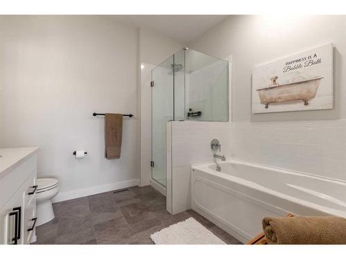 4-10 Riverford Close West, Lethbridge, AB - Indoor Photo Showing Bathroom