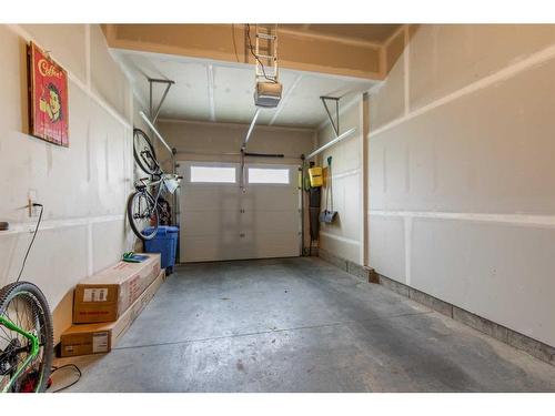 4-10 Riverford Close West, Lethbridge, AB - Indoor Photo Showing Garage