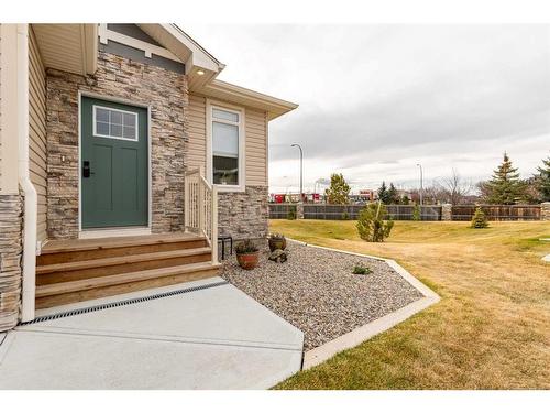 4-10 Riverford Close West, Lethbridge, AB - Outdoor