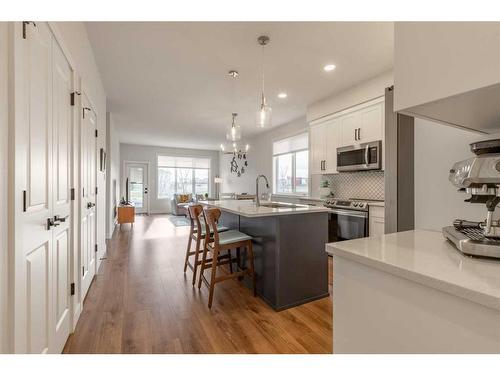 4-10 Riverford Close West, Lethbridge, AB - Indoor Photo Showing Kitchen With Upgraded Kitchen