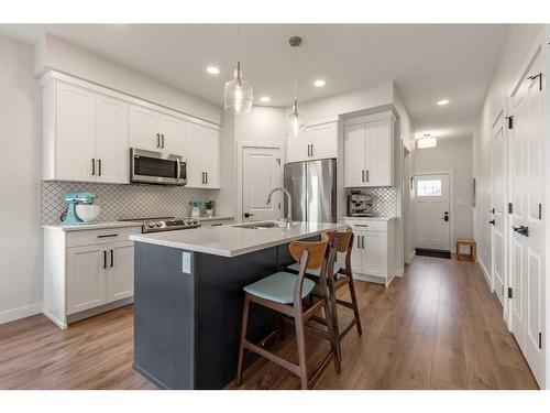 4-10 Riverford Close West, Lethbridge, AB - Indoor Photo Showing Kitchen With Upgraded Kitchen