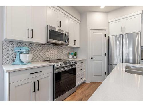 4-10 Riverford Close West, Lethbridge, AB - Indoor Photo Showing Kitchen With Upgraded Kitchen