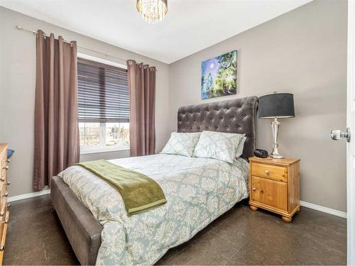 131 Squamish Court West, Lethbridge, AB - Indoor Photo Showing Bedroom