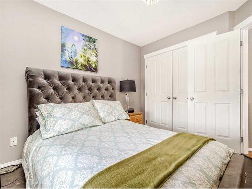 131 Squamish Court West, Lethbridge, AB - Indoor Photo Showing Bedroom