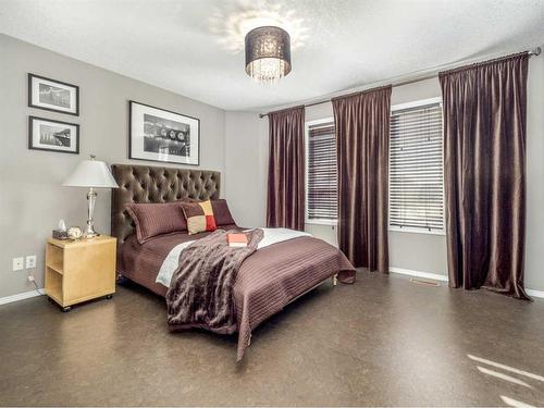 131 Squamish Court West, Lethbridge, AB - Indoor Photo Showing Bedroom