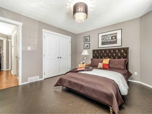 131 Squamish Court West, Lethbridge, AB - Indoor Photo Showing Bedroom