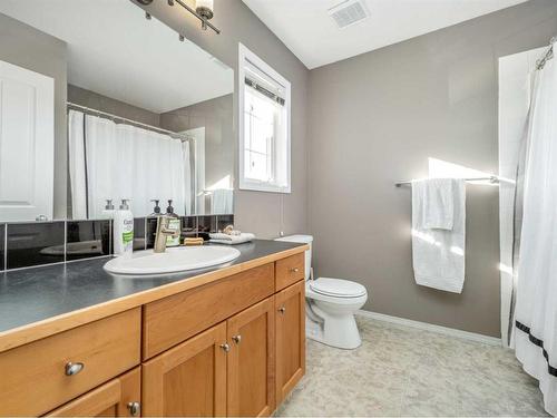 131 Squamish Court West, Lethbridge, AB - Indoor Photo Showing Bathroom