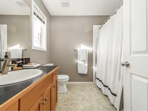 131 Squamish Court West, Lethbridge, AB - Indoor Photo Showing Bathroom