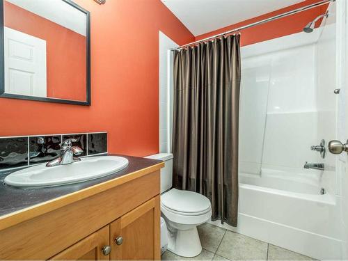 131 Squamish Court West, Lethbridge, AB - Indoor Photo Showing Bathroom