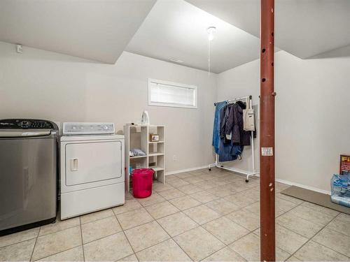 131 Squamish Court West, Lethbridge, AB - Indoor Photo Showing Laundry Room