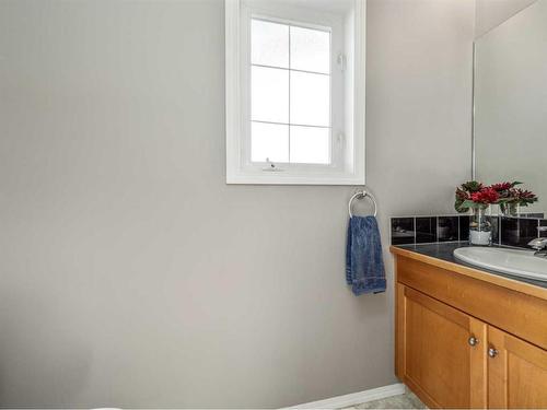 131 Squamish Court West, Lethbridge, AB - Indoor Photo Showing Bathroom