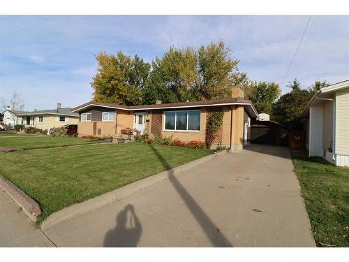 4813 50 Avenue, Taber, AB - Outdoor