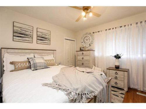 4808 51 Avenue, Taber, AB - Indoor Photo Showing Bedroom