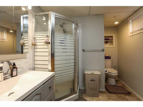 4808 51 Avenue, Taber, AB - Indoor Photo Showing Bathroom