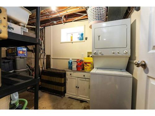 4808 51 Avenue, Taber, AB - Indoor Photo Showing Laundry Room