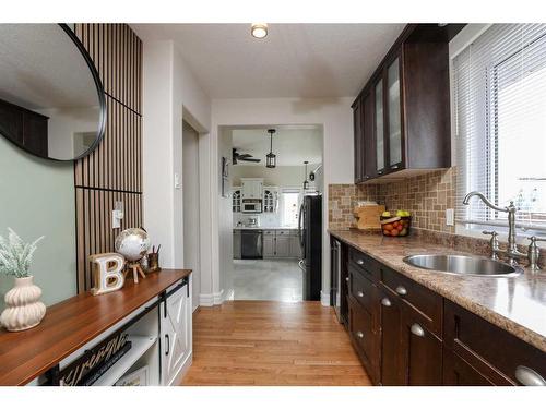 4808 51 Avenue, Taber, AB - Indoor Photo Showing Kitchen