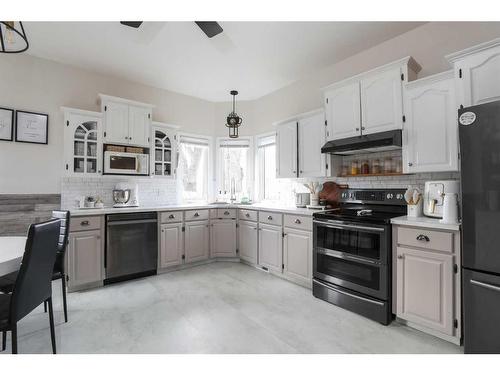 4808 51 Avenue, Taber, AB - Indoor Photo Showing Kitchen