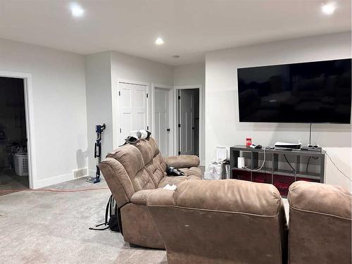 126 Prairie Gold Street, Taber, AB - Indoor Photo Showing Living Room