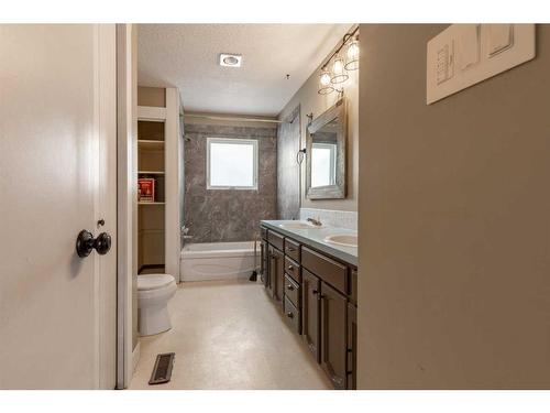 120 16 Street, Fort Macleod, AB - Indoor Photo Showing Bathroom