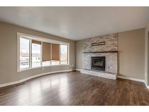 120 16 Street, Fort Macleod, AB - Indoor Photo Showing Living Room With Fireplace