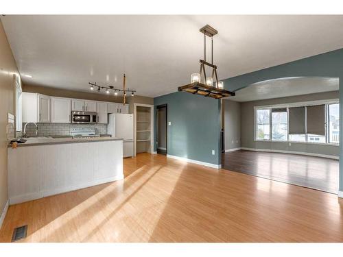 120 16 Street, Fort Macleod, AB - Indoor Photo Showing Kitchen