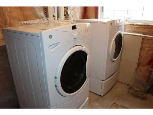 152 Blackfoot Circle West, Lethbridge, AB - Indoor Photo Showing Laundry Room